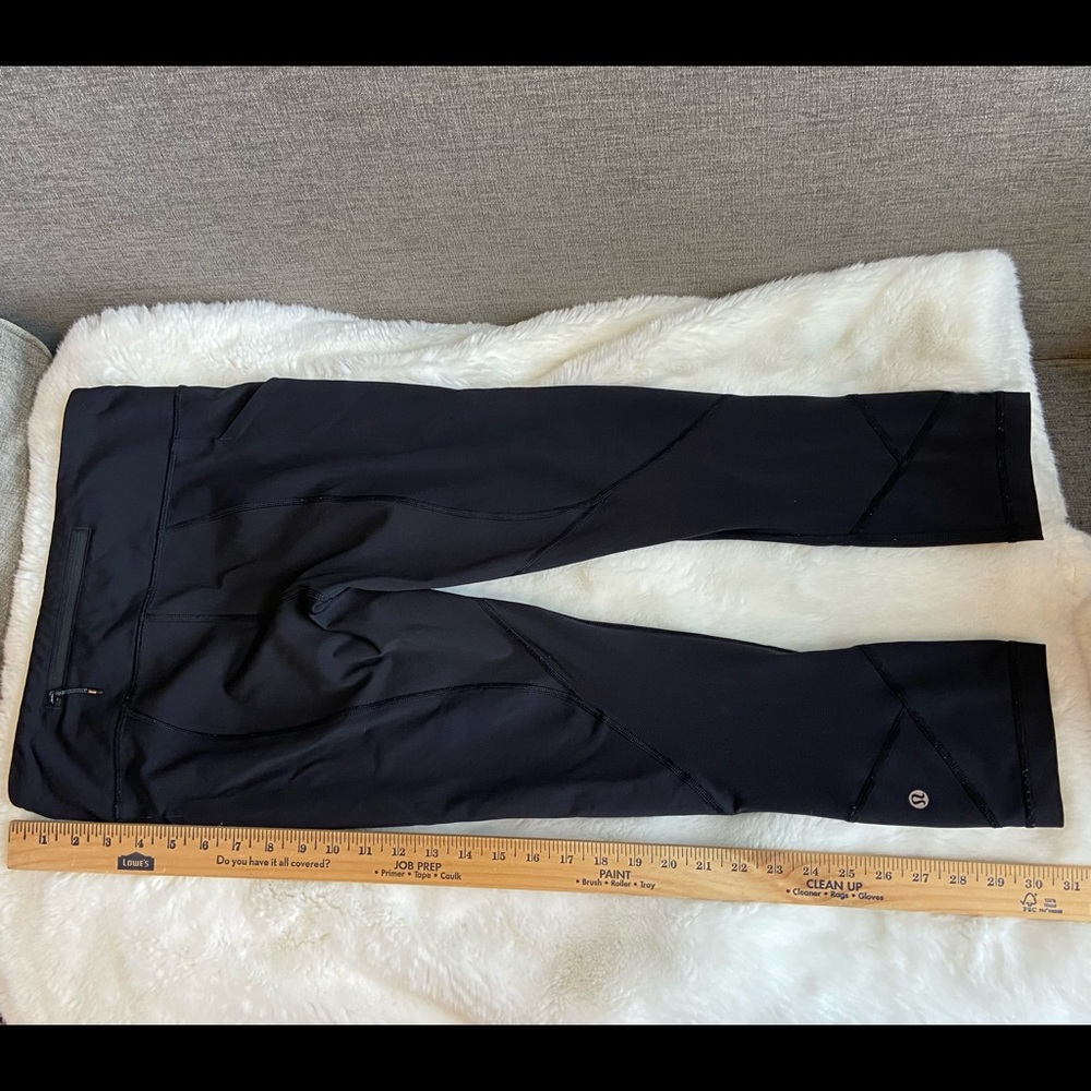 Lululemon leggings. Black. Size 4. Side Pockets